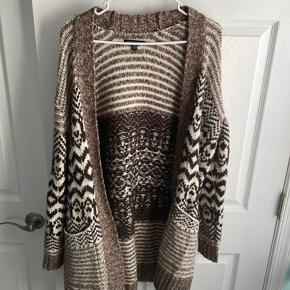 🤎🤍AE Brown&White Patterned Cardigan🤍🤎